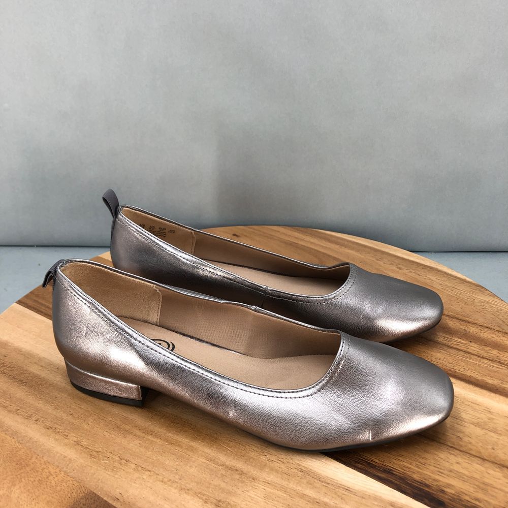 Life Stride Cameo Flats Womens 9 M Silver Metallic Slip On Shoes Casual Comfort